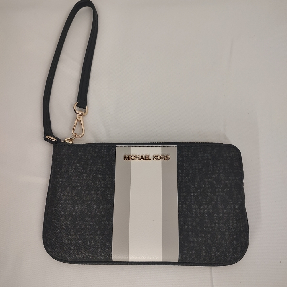 SOLD! Michael Kors Jet Set Travel Large Top Zip Wristlet EUC